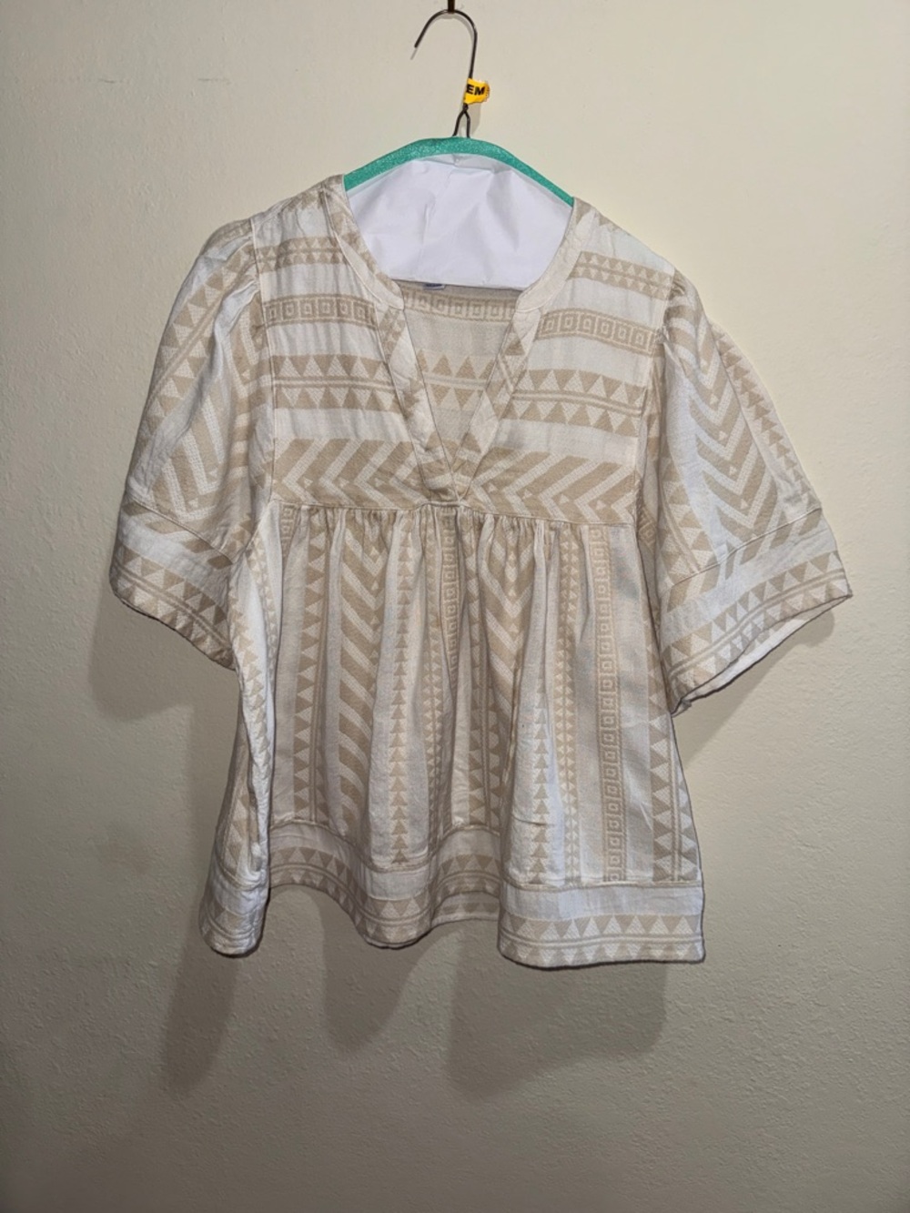 Old Navy Cream and Beige Patterned V-Neck Tunic Top. 21 inches ptp.